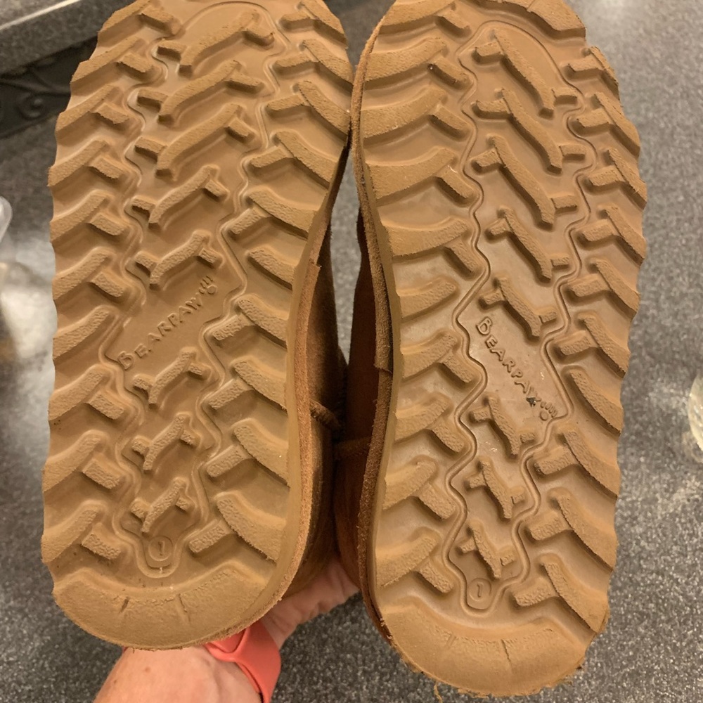 Youth size 1 bear paw boots. Used. Great condition - Picture 5 of 6